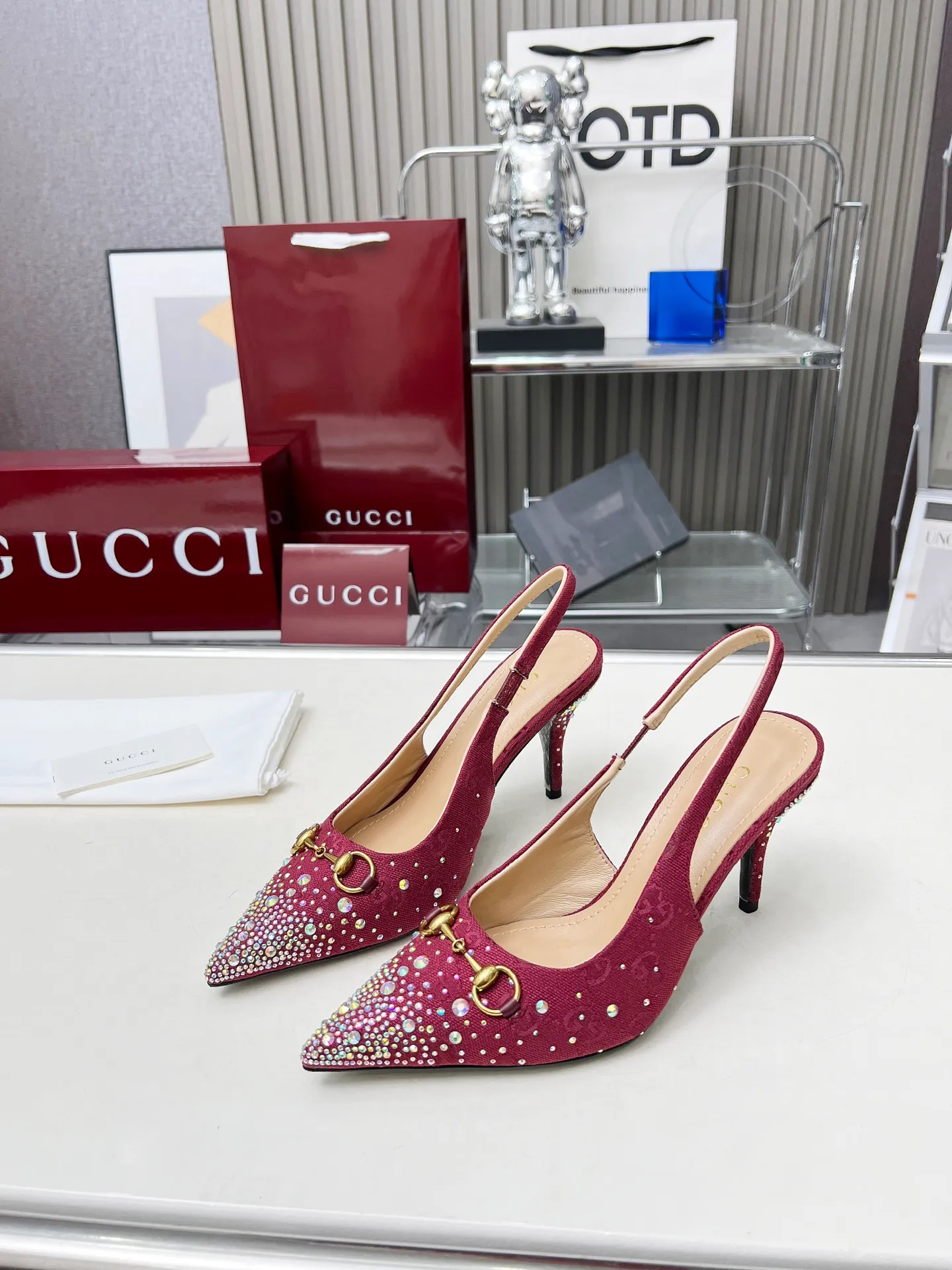 👟👟Ex-factory price 420👟👟 Genuine leather sole +40 Original quality gucci 2025 spring and summer new rhinestone high heels, top quality for sale, purchased authentic developed original hot-drilled process classic double G presbyopic surface, lining sheepskin with Italian original board material and craftsmanship are the same as the original! Code number: 35-42,